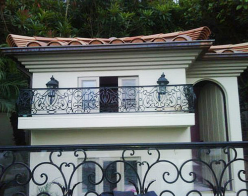 paris-dog-house