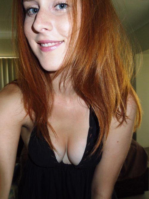 Hot redhead get her pierced fan photos