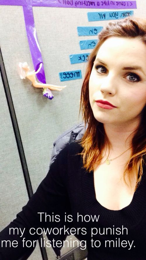 Chivettes Bored at Work (36 Photos)
