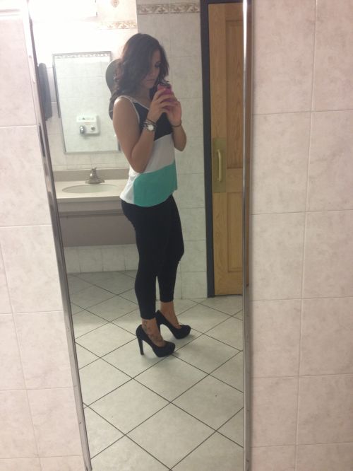 Chivettes Bored at Work (36 Photos)