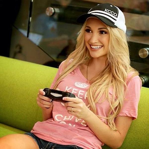 Anna Faith No Makeup