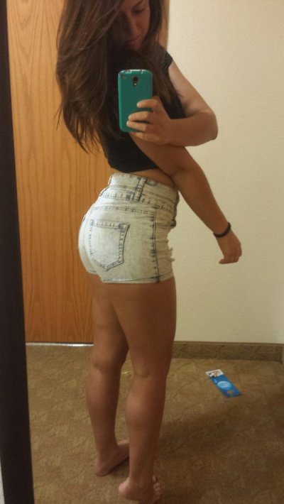 Girls in itty bitty short shorts are a magical thing (40 Photos