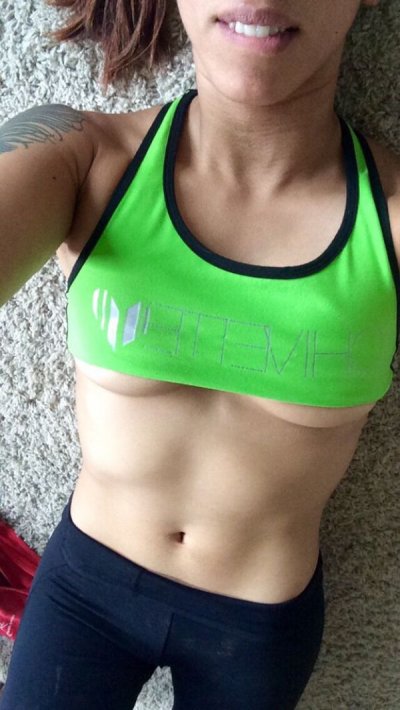 Get back in the game with some sexy girls in sports bras (38 Photos) 