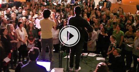 A choir sings Space Oddity in tribute to David Bowie (Video)