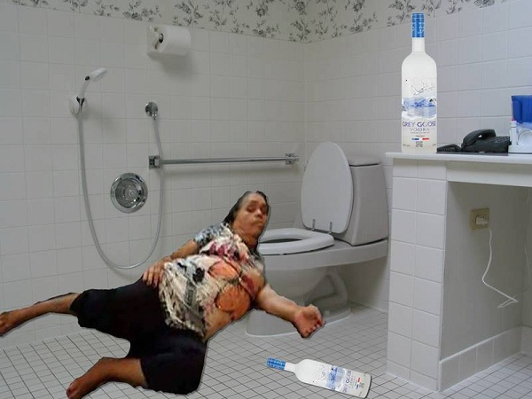 Poor lady falls asleep in public and becomes a meme (24 Photos)
