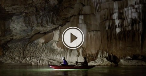 Tham Khoun Xe cave river in Laos (Video)