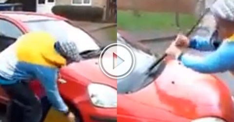 Guy gets clamped by the DVLA and losses it.