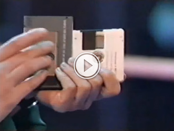 Digital Compact Cassette v Minidisc which will you choose to listen to music on the go