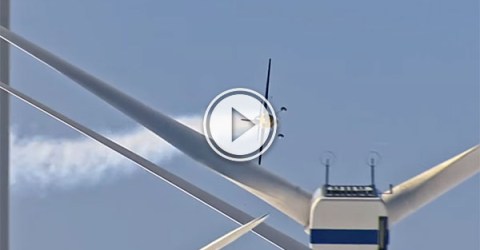Wind farm slalom in a plane (Video)