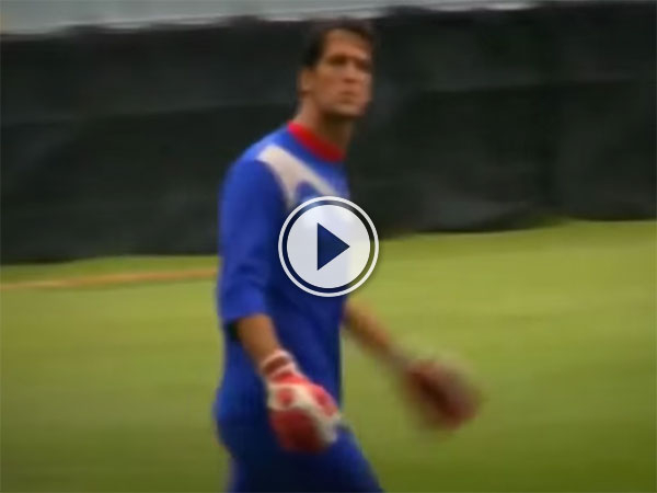 Goalkeeper scores hilarious own goal (Video)