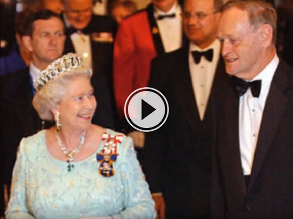 The Queen handles herself well in this prank call from the 90s (VIdeo)