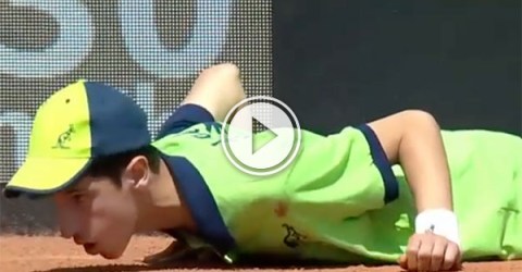 Ball boy collapses in heat during the Rome Open (Video)