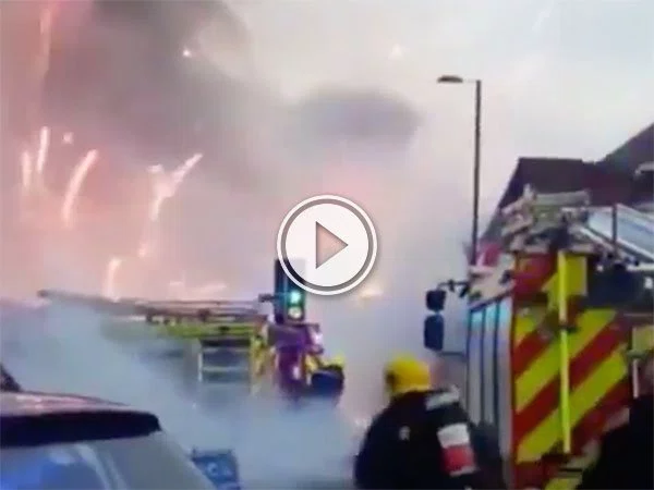 Fire at a fireworks factory in Southampton (Video)