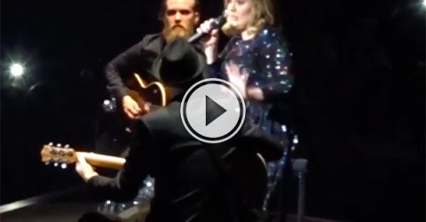 Adele forgets her own lyrics (Video)