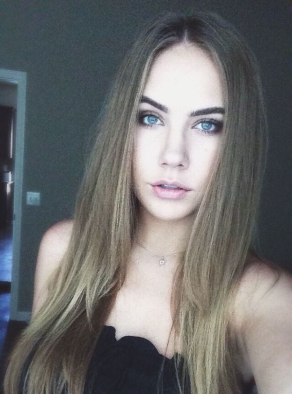 Hot girl with big blue eyes clicks a selfie with long open hair