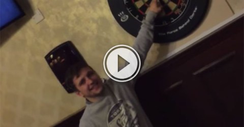 Man puts his fingers on the line in darts challenge (Video)