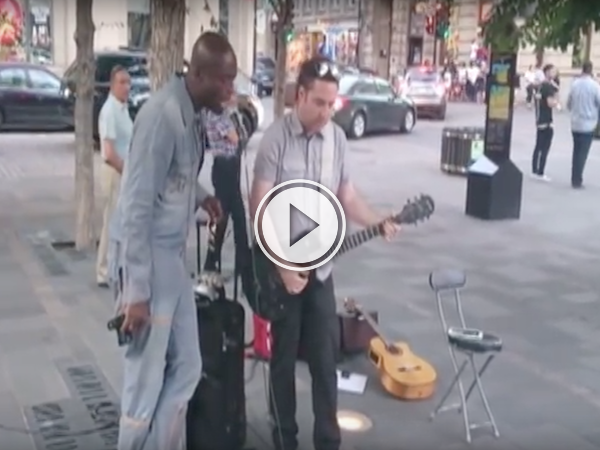 Seal joins a busker in Montreal to sing 'Stand By Me' (Video)