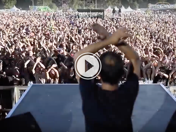 When the lighting guy comes out, you do as he does! (Video)