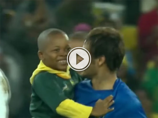 Kids meeting their Favourite Soccer Player (Video)