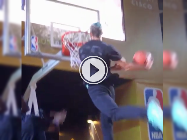 Canadian gets pulled out a crowd, slams down a tomahawk! (Video)