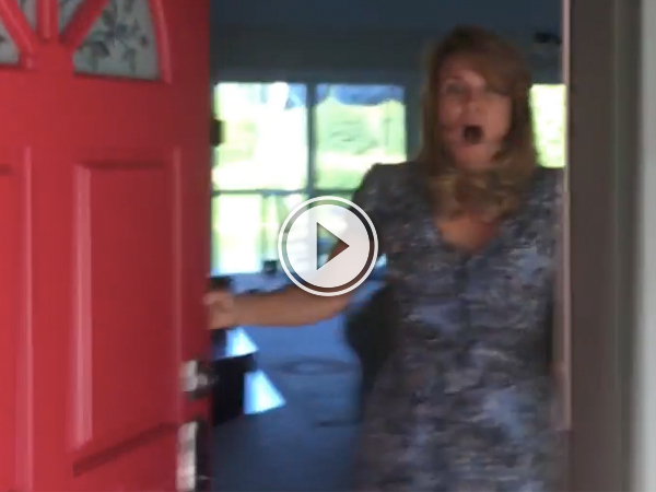 Daughter surprises her mom with visit for first time in 2 years