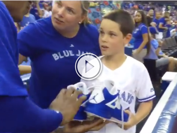 Sometimes when you ask a Blue Jay for something small... (Video)