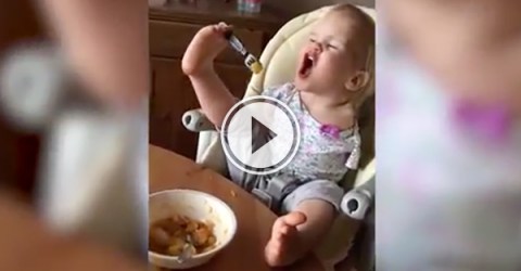 Incredible toddler with no arms learns to use her feet to eat