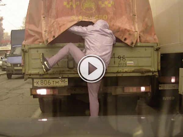 Russian dashcam catches thief trying to steal from truck