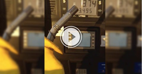 Sure, this gas pumps display seems legit (Video)