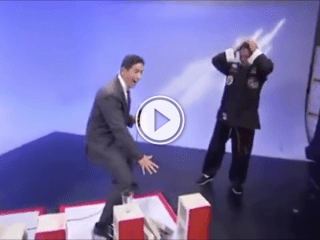 TV reporter accidentally ruins a demo for a martial artist (Video)