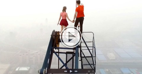 Daredevil couple climb china's tallest crane on a date (Video)