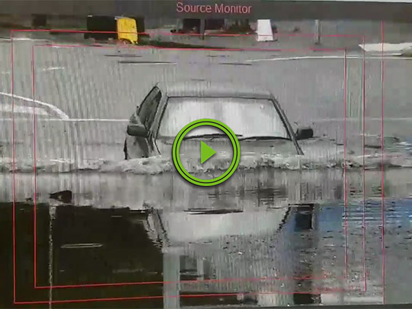 Australian man deals with floodwaters in true Aussie fashion (Video)