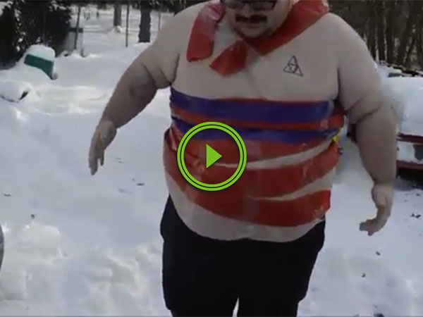 Guy sets off insane firecracker vest (Video)