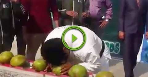 Indian man smashes 45 coconuts in 60 seconds (Video)
