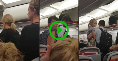 Airline removes family wanting to sit together (Video)