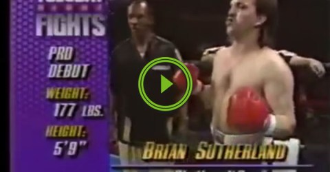 This dude may be the worst boxer in history (Video)