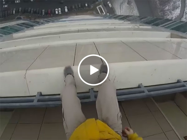 Urban base jump from Russian apartment block (Video)