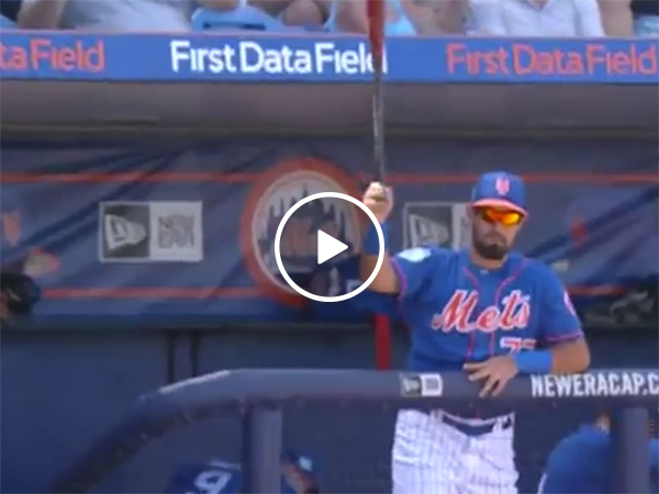 Mets player makes incredible catch of flying bat (Video)