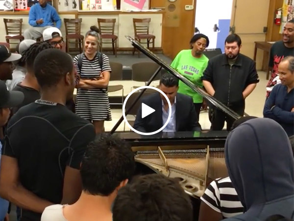 Classic pianist performs Dr. Dre songs, is certified G (Video)