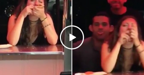 Drunk girl just enjoying pizza, douchebags videobomb (Video)