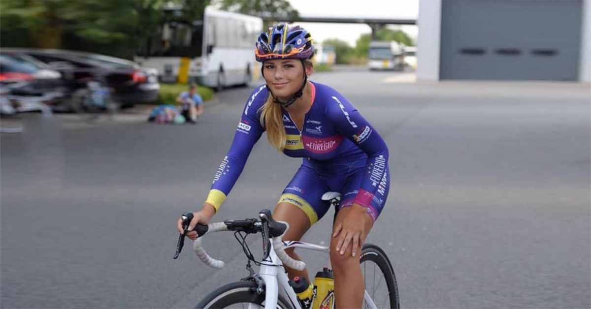 Cycling female Pro Riders