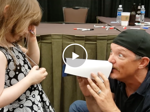 Matthew Lillard does the Shaggy voice for crying little girl (Video)