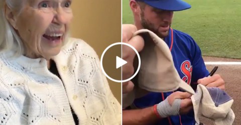 Class act Tim Tebow makes another fan's day (Video)