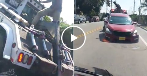 Repo-man drives away with a car... and its owner (Video)