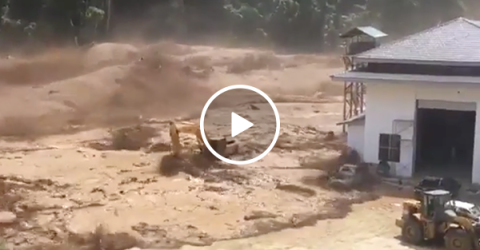 Massive dam failure in Laos (Video)