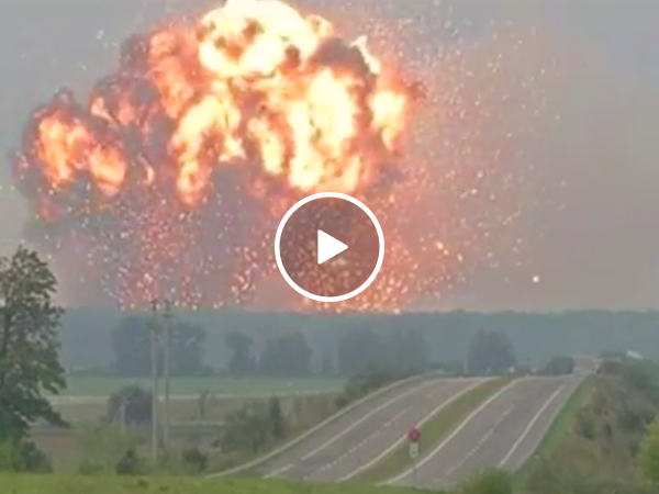 Ukrainian arms explosion forces thousands to evacuate (Video)