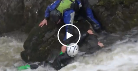 Kayaker saves friend in amazing river rapids rescue (Video)