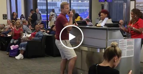 Guy Sings No Diggity At Airport | Guy Takes Over Mic