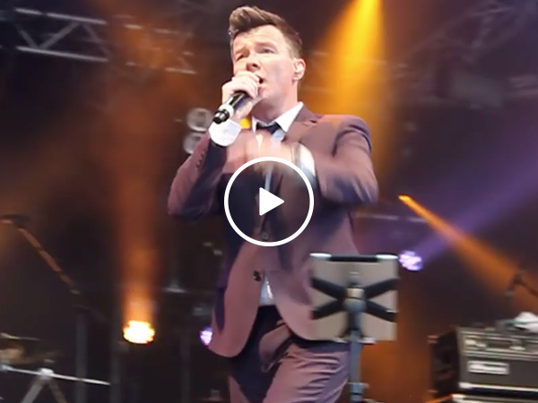 Rick Astley stops concert mid performance to break up a fight (Video)
