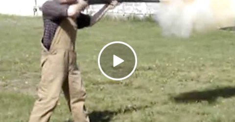 Redneck ingenuity makes a 4 gauge shot gun (Video)